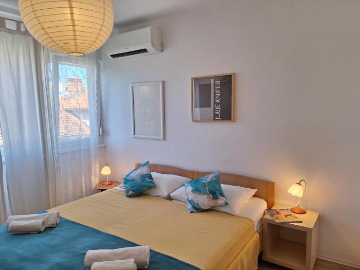 Perfect Location Split Center Apartments