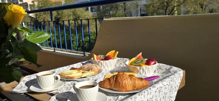 Apartment near the beach, with pool