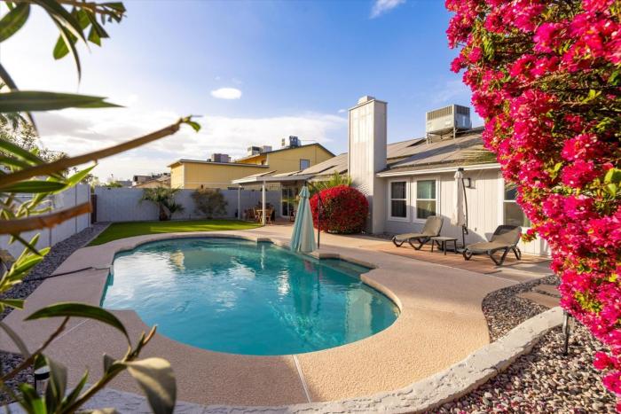 Resort-Style Chandler Retreat Heated Pool Firepit BBQ