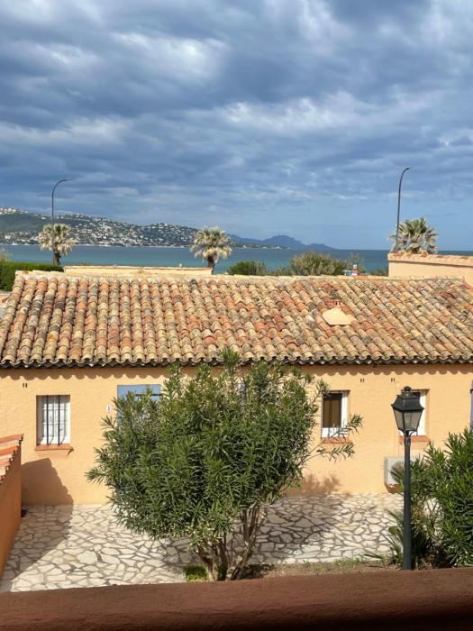 Appartement classé 3 étoiles face à la plage de la Nartelle avec place de parking privative