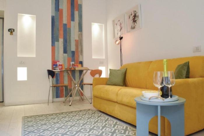 Porta Venezia Bright studio 3 mins to metro