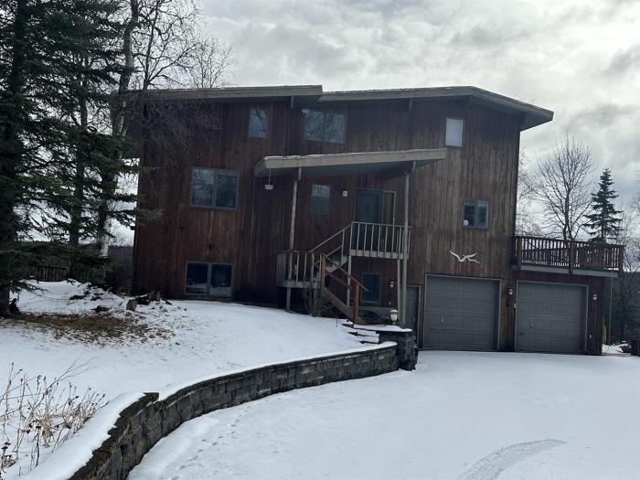 Riverfront Basement Apartment with Access to Kenai River Fishing