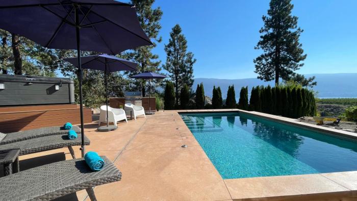 Summerland Lakeview Vineyard with Pool