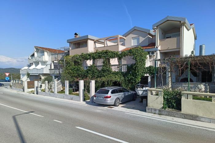 Apartments with WiFi Pirovac, Sibenik - 25497