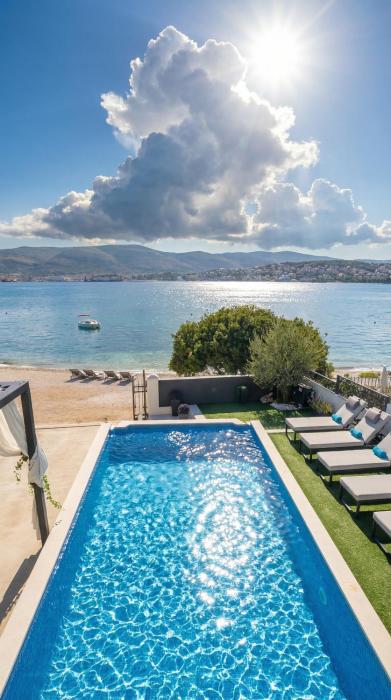 De luxe Villa Palace Al Nera 2 swimming pools at sea