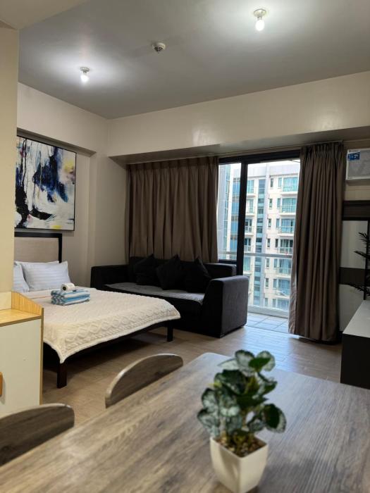 Cozy studio across NAIA Terminal 3 C1 - 7V
