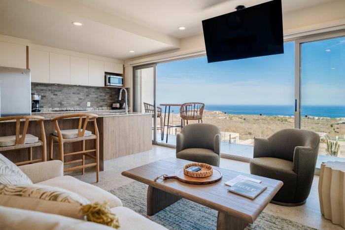 Luxury 2BD Cabo Penthouse - Private Rooftop Pool