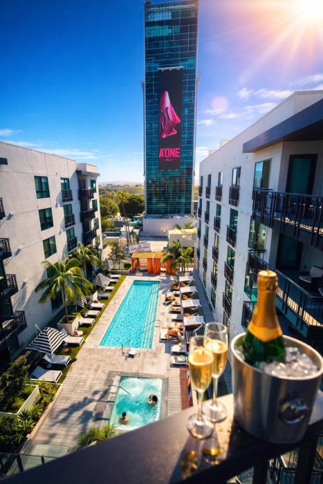 Hollywood Penthouse with Balcony Pool and Hollywood sign View with Free parking