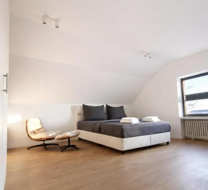 Maisonette-Wohnung in Stadtvilla mit 3 SZ & Gym& Parkplätze