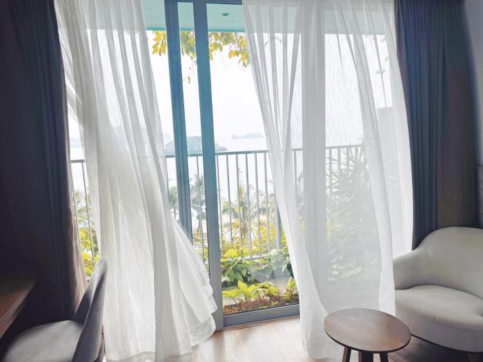 SeaView-Mountainview Apartment with Super-King-bed and Bathtube in Flamingo CatBa Beach Resort