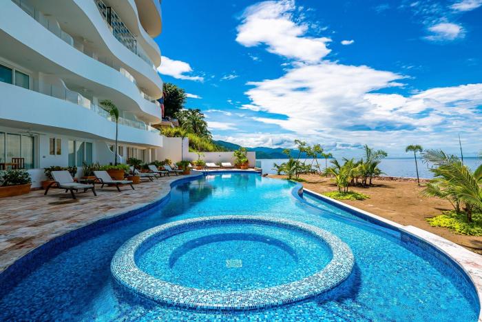 Luxurious upscale condo w wraparound oceanfront view & shared pool