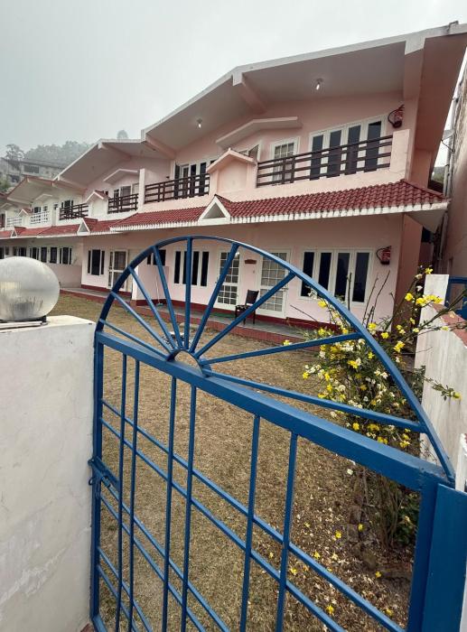 Scenic Hill Home near Nainital Lawn and Views
