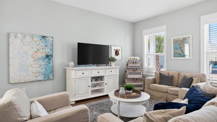 Southern Dreams on 30A by AvantStay Pool Outdoor Lounge Golf Cart Access Minutes to the Beach