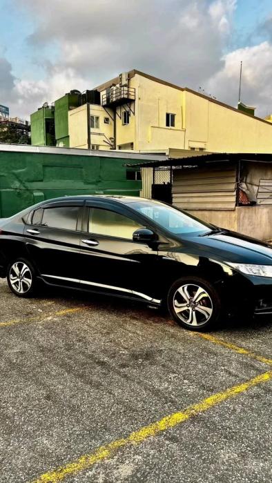 Private Taxi & Tours in Sri Lanka Comfortable Honda Grace with Driver