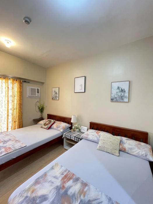 La Maria Rentals - Stay Across SM City, 2 Double Beds with Wi-Fi