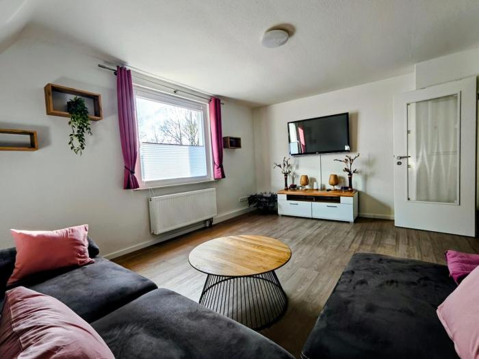 3 Zimmer-Wohlfühl-Oase mit Balkon-Lounge & Office