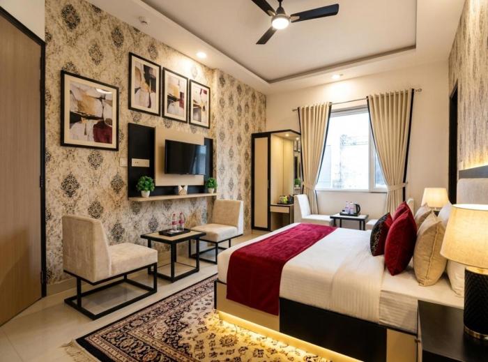 Hotel The Heavenwoods Suites Near Delhi Airport
