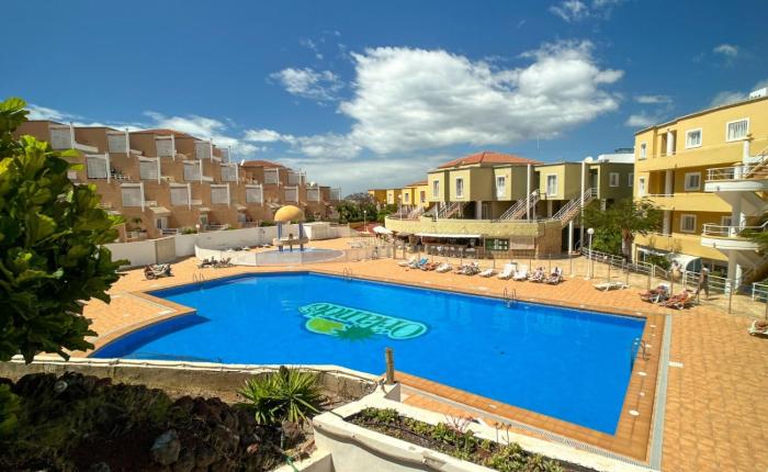 1 Bedroom Apartment with Terrace, Pools & Walking Distance to Beach