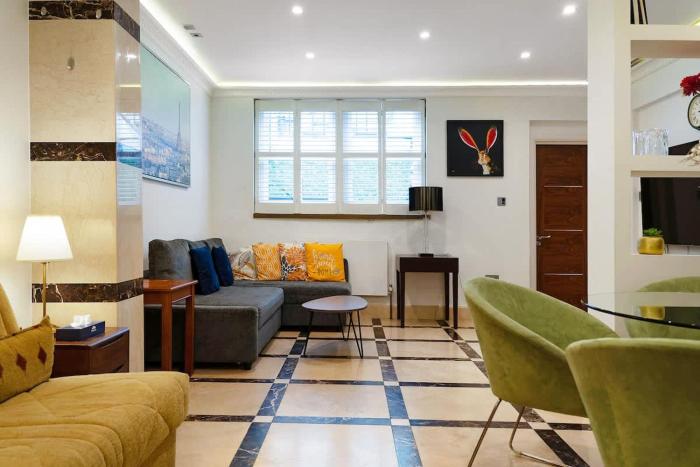 Stylish One Bedroom Home Near Hyde Park