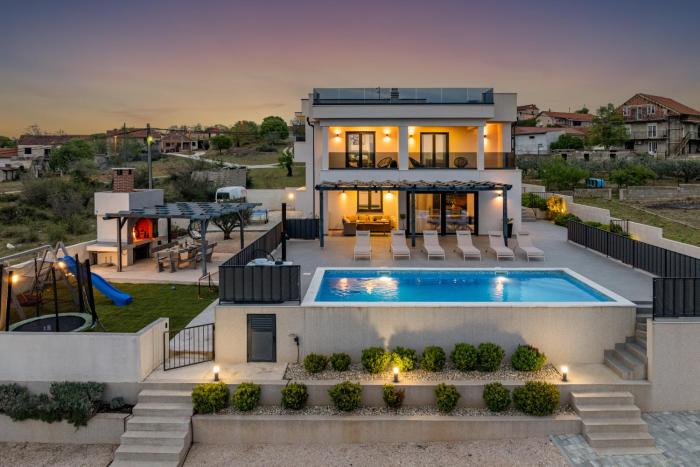 Villa Katarina with pool and jacuzzi