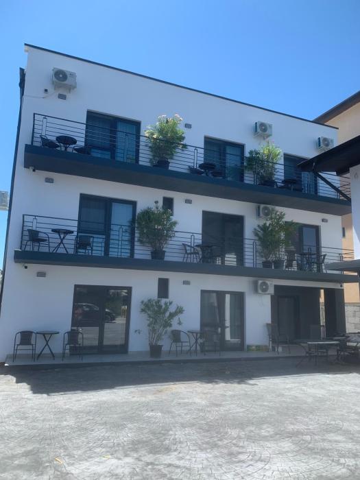 CasaBlanca &Alberto Guest House Costinesti