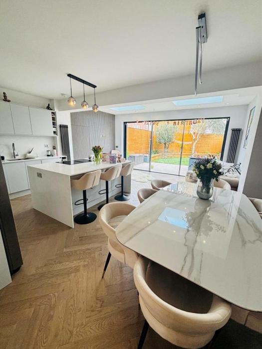 Stunning Family Property with Free-On-Street Parking!
