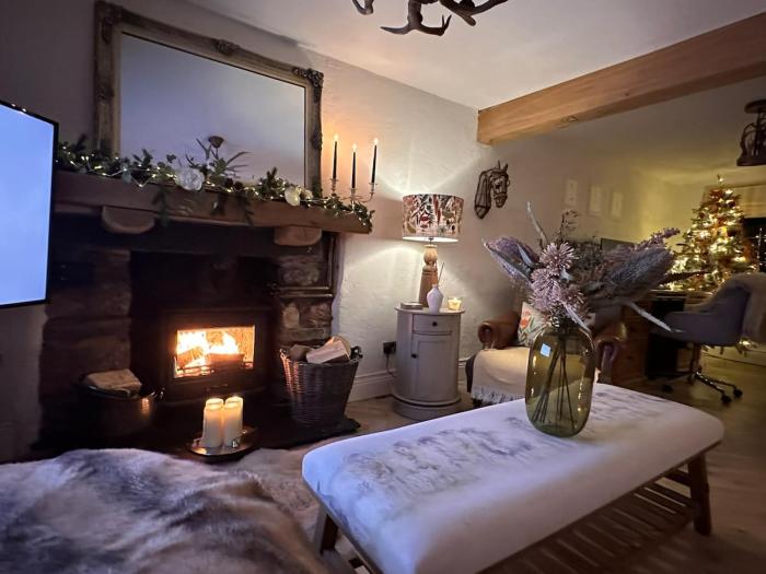 Rose Cottage, Cosy South Lake District Retreat
