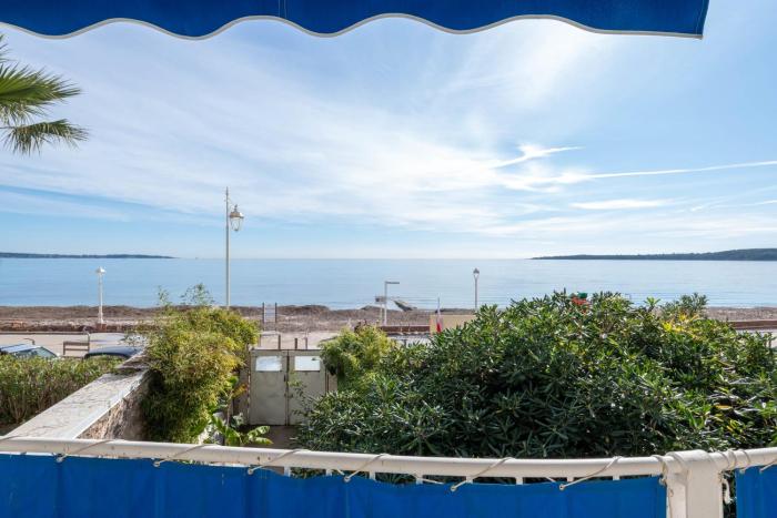 2-Br Seafront Apartment in Cannes