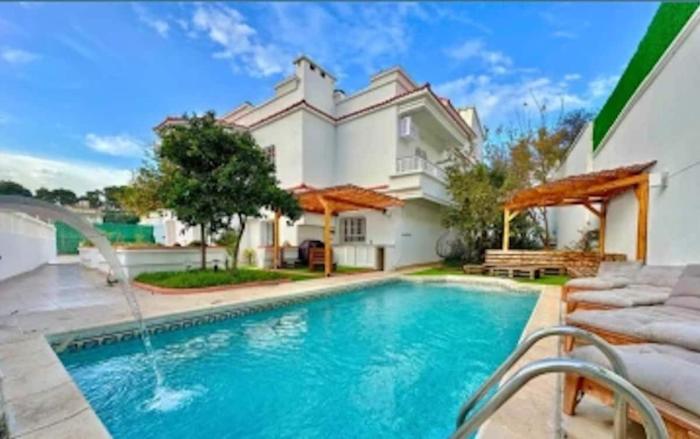 Grande Villa exception avec piscine au Val Hydra