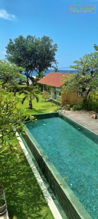Rumah Putih Beachfront Bungalow