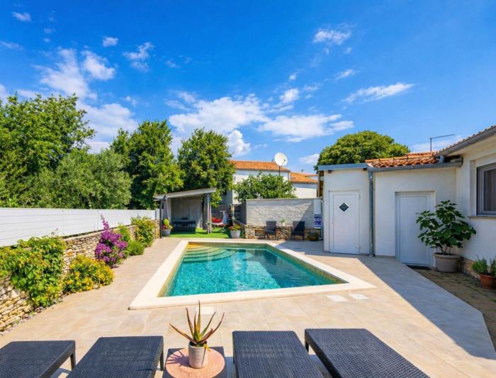 Kacana Blue - Home with Pool, Billiards, Darts