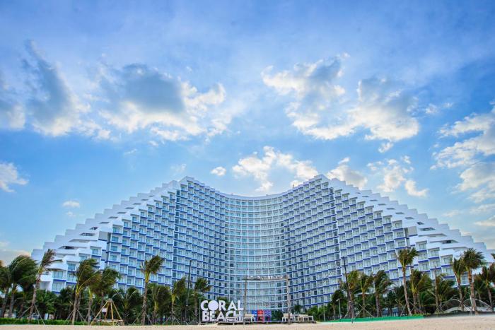 Elite Oceanfront Apartment - The Arena Sea and Sand Tower