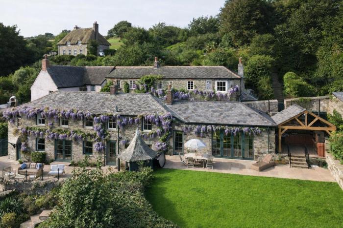 Manor House, Salcombe, sleeps 6, with parking