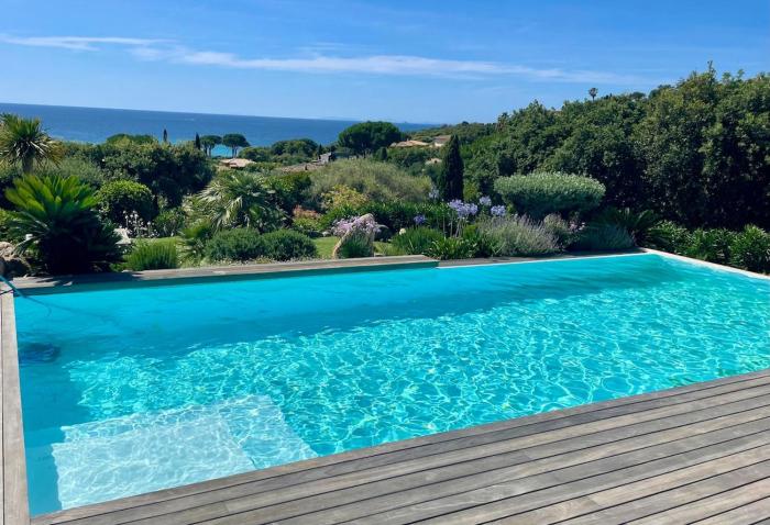 Villa de standing dans domaine privé avec vue mer