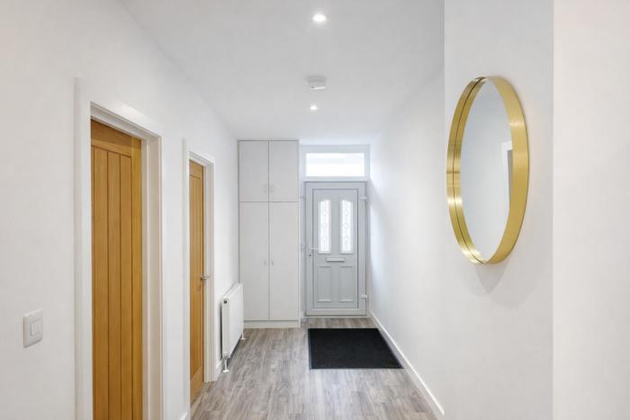 Room in Light-Filled Home with Private Garden