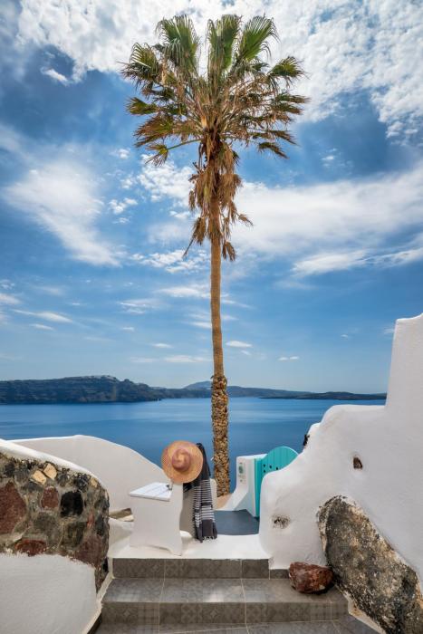 HIDEAWAY CAVE HOUSE