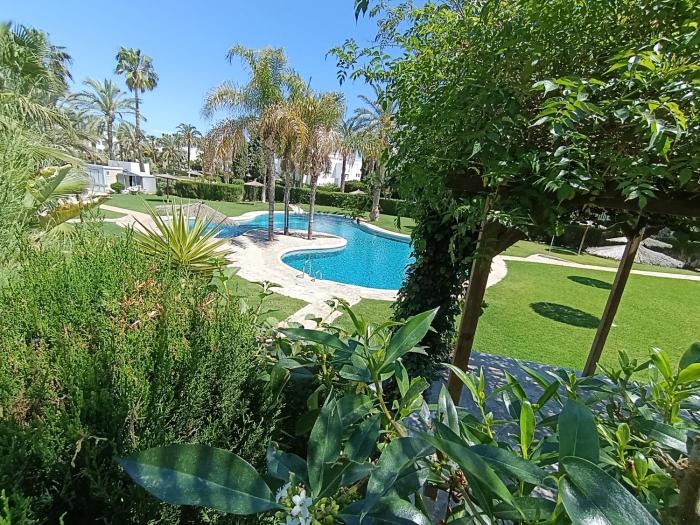 LAS MIMOSAS De PUERTO REY con PISCINA, TERRAZA Y BARBACOA