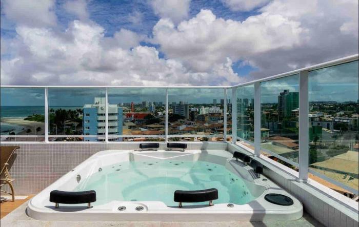 Vista Incrível Jacuzzi Flat na Orla de Piatã Salvador Bahia