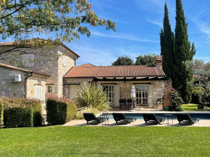 Villa Melissa - Istrisches Steinhaus mit Pool in guter Lage Nähe Poreč
