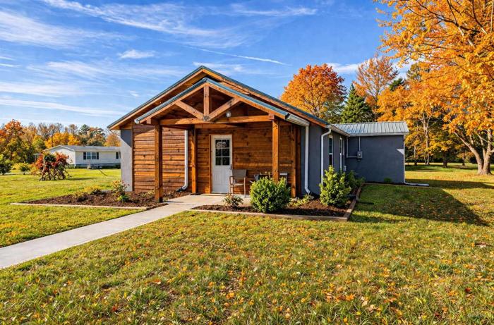 Hoots Cottage - Gazebo - Fire Pit - Prime Location - Family Friendly
