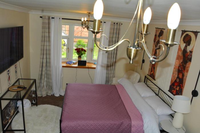 Four-bedroom house, kitchen, TV in each bedroom