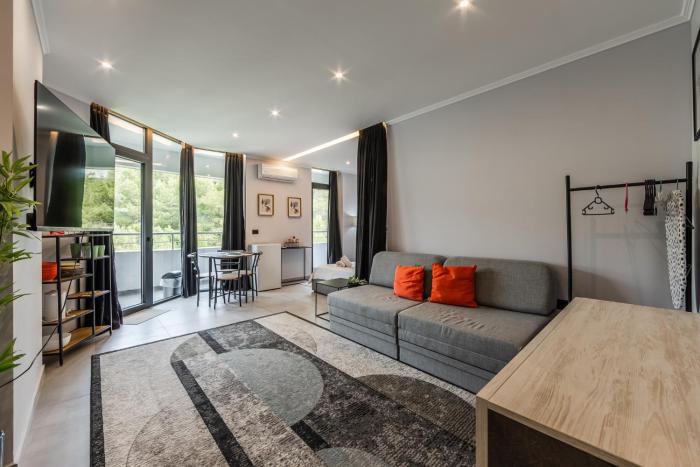 Hill Side Suite 5 By PS