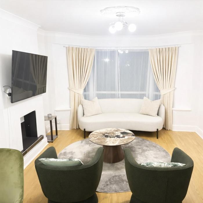 4 bedhouse in borehamwood with large onsite parking