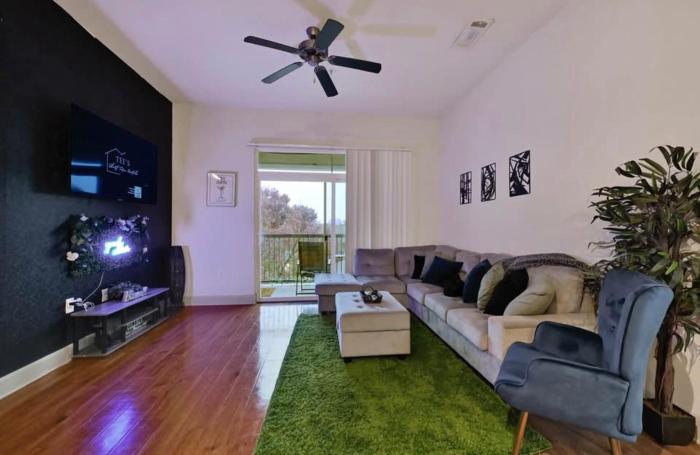 Luxury 2bd,2bth Townhome