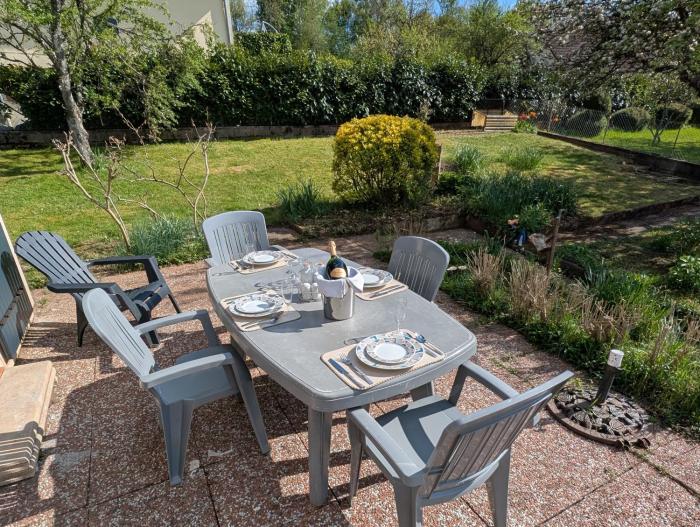 Maison Cosy avec jardin privé & terrasse - parking gratuit - aux portes de Besançon