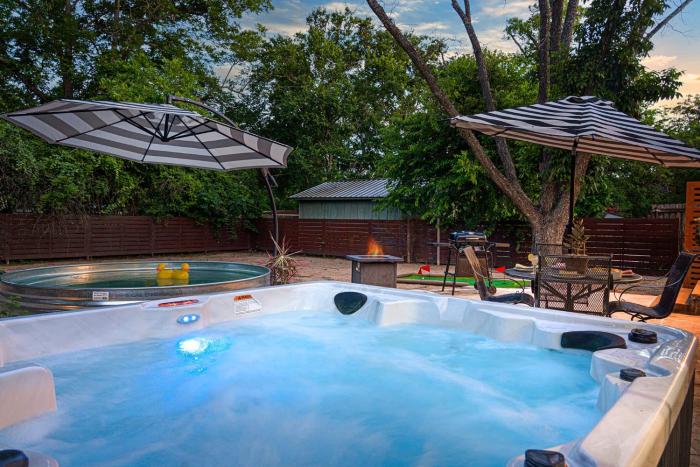 Cava House, Hot tub, Cowboy Pool, Fire pit!