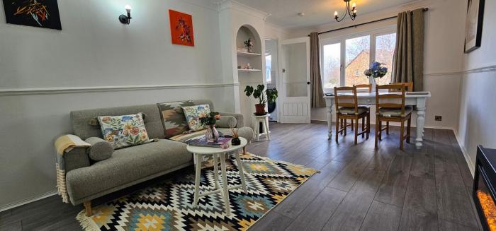 Cozy 2BR Flat,Travellers,Contractors Welcome,Free Parking