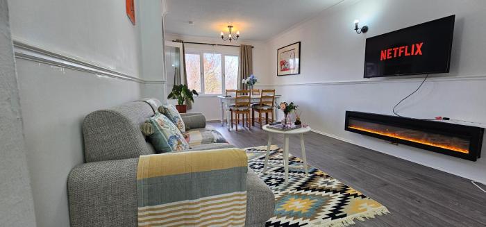 Spacious 2BR Flat,Travellers,Contractors Welcome,Free Parking