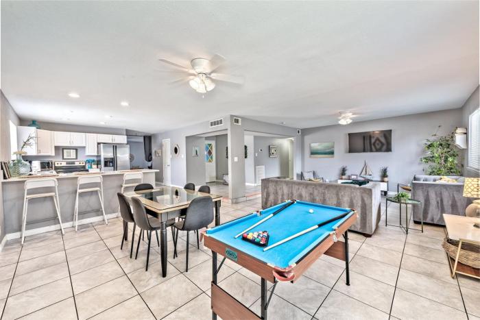 Amazing house 4 miles to the strip