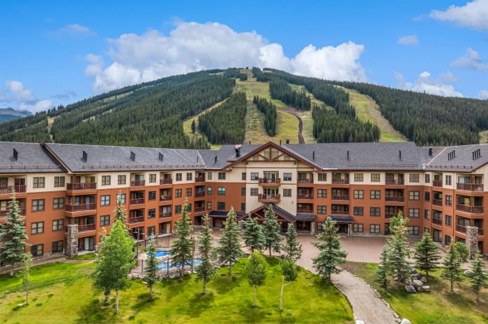 Steps to Superbee Lift - Hot Tubs, Trails & Mountain Views